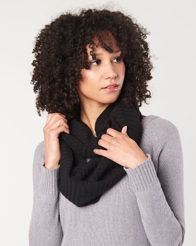 Hoodlamb's sustainably made vegan infinity scarf